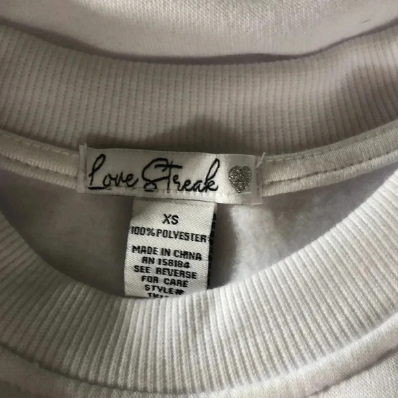 LOVE STREAK Rainbow Heart Sweatshirt - Picture 4 of 6